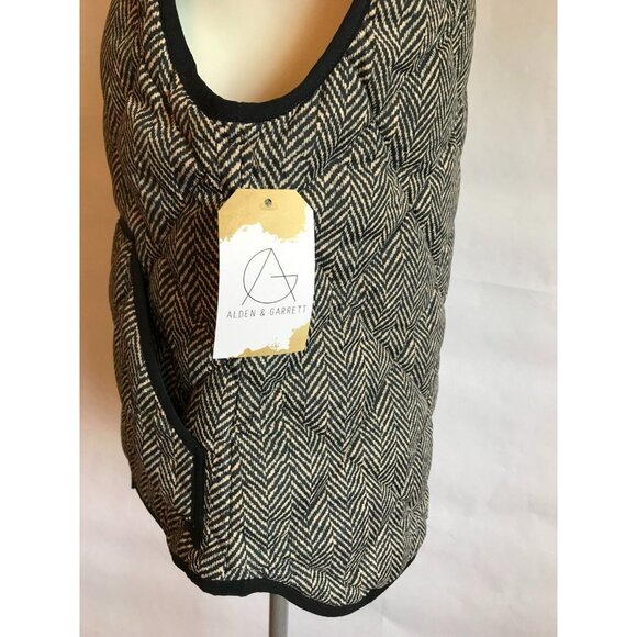 J. Crew Black and Tan Chevron Print Zip-Up Quilted Puffer Vest, Size Small - Picture 7 of 8